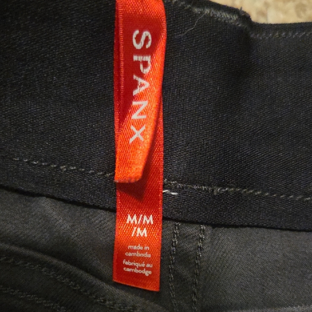 SPANX Black Casual Women’s Shorts with Front Pockets Medium - Picture 3 of 5